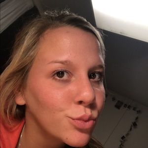 Meet your Posher, Adrienne